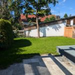 Moderner Reihenhaus-Bungalow mit 5 Zimmern, Atriumgarten, offener Kamin und Einbauküche