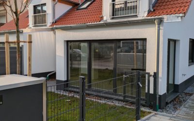 USH/Lohof excl. 4 Zim.-Whg. auf 2 Ebenen, 2 Bäder,Garage, kl. Garten